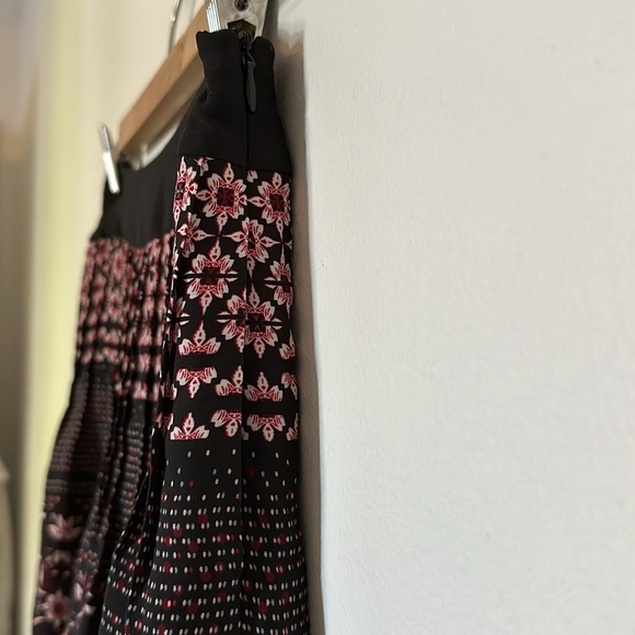 RW&CO pleated skirt - Picture 4 of 7